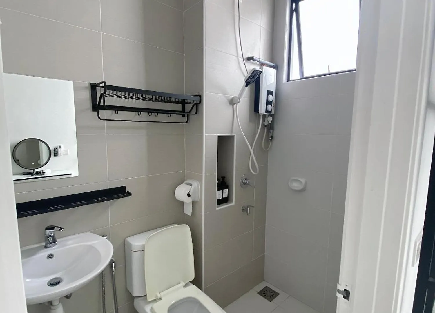 Bukit Indah - Room With Private Bathroom 1-3Pax Johor Bahru Homestay